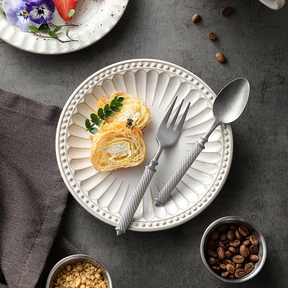 XINZUO One-Piece Forged Cutlery Premium 304 Stainless Steel Sturdy & Functional-Vintage Relief Pattern Handle